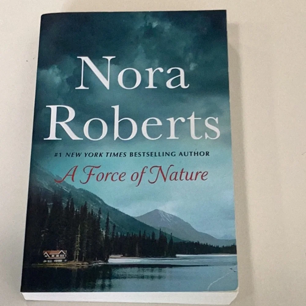 NORA ROBERTS 8 Book Bundle - Picture 6 of 8